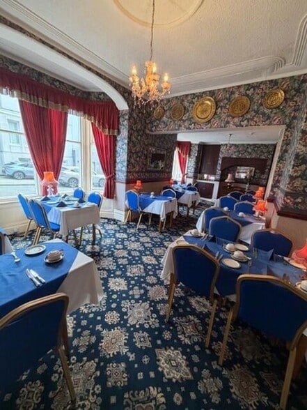 102 Adelaide St, Blackpool for sale - Interior Photo - Image 3 of 12