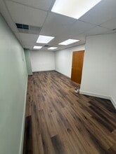 5205 N Ironwood Ln, Milwaukee, WI for lease Interior Photo- Image 2 of 6