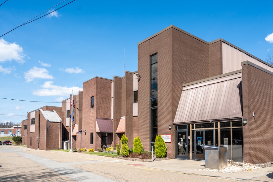1000 Church Hill Rd, Pittsburgh, PA for lease - Primary Photo - Image 1 of 32