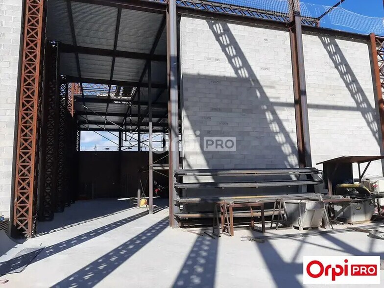 Flex in Valence for sale - Building Photo - Image 3 of 9