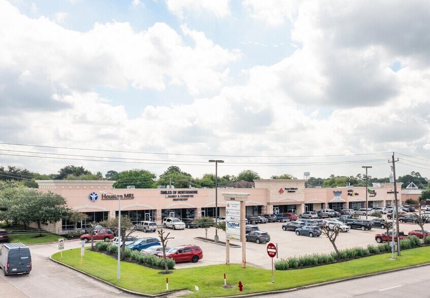 5614-5650 E Sam Houston Pky N, Houston, TX à louer - Photo du bâtiment - Image 3 de 4