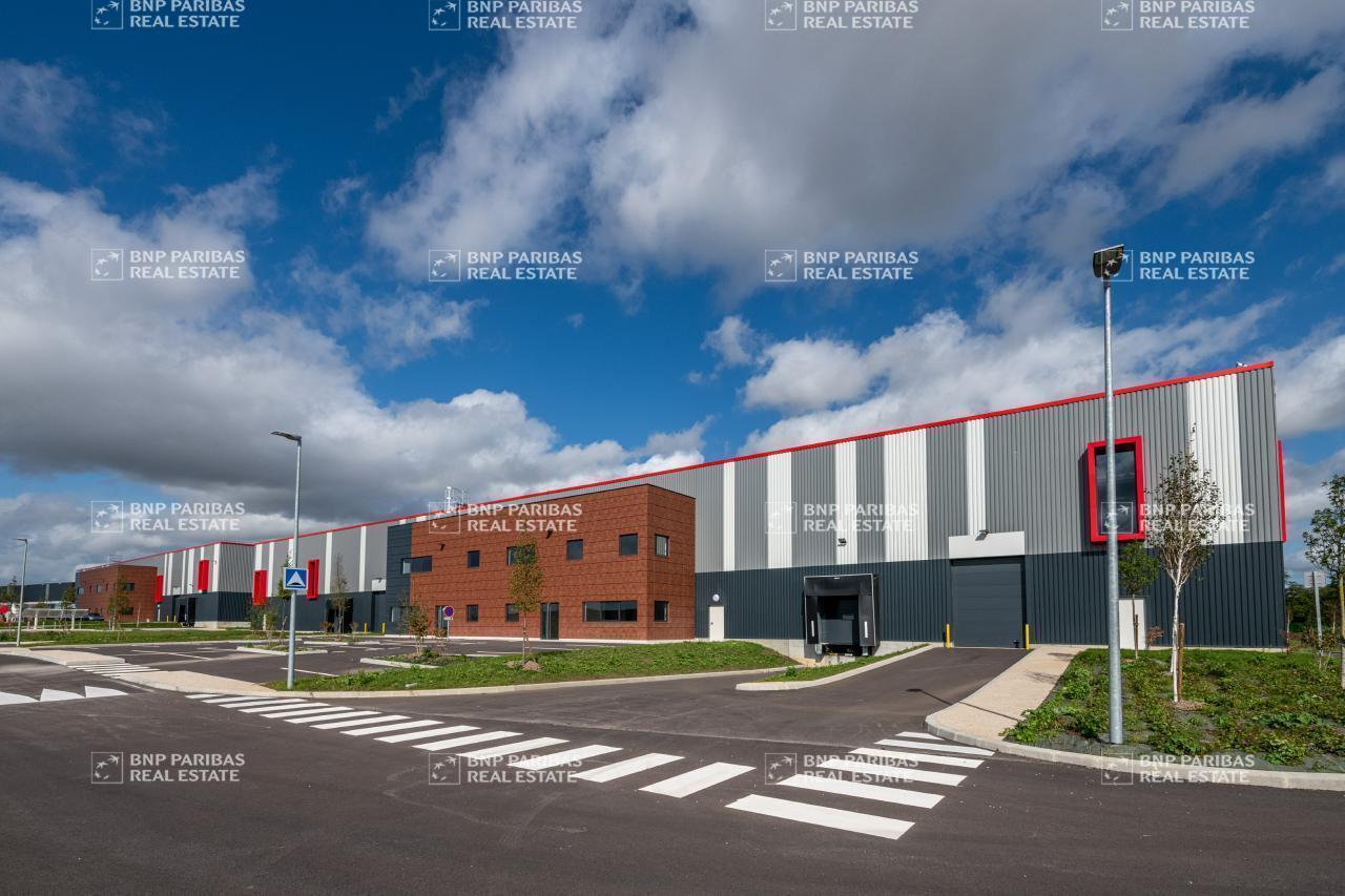 Flex in Le Thillay for lease Building Photo- Image 1 of 6