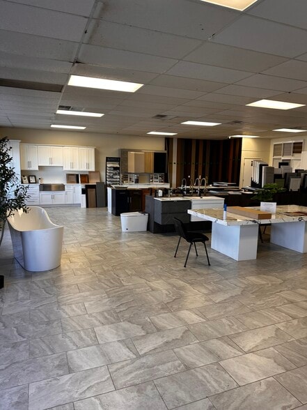 1202-1 NE Pine Island Rd, Cape Coral, FL for lease - Interior Photo - Image 2 of 2