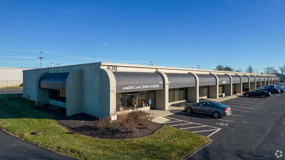 640 Lakeview Plaza Blvd, Columbus, OH à louer - Photo du bâtiment - Image 2 de 12