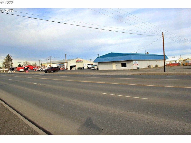 80535 N Highway 395, Hermiston, OR à vendre - Photo du b timent - Image 2 de 2