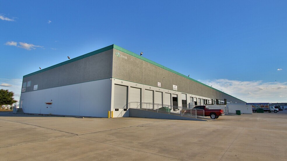 2928 Greens Rd, Houston, TX for lease - Building Photo - Image 3 of 12