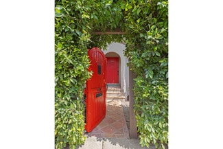 More details for 830 Robinson St, Los Angeles, CA - Multifamily for Sale