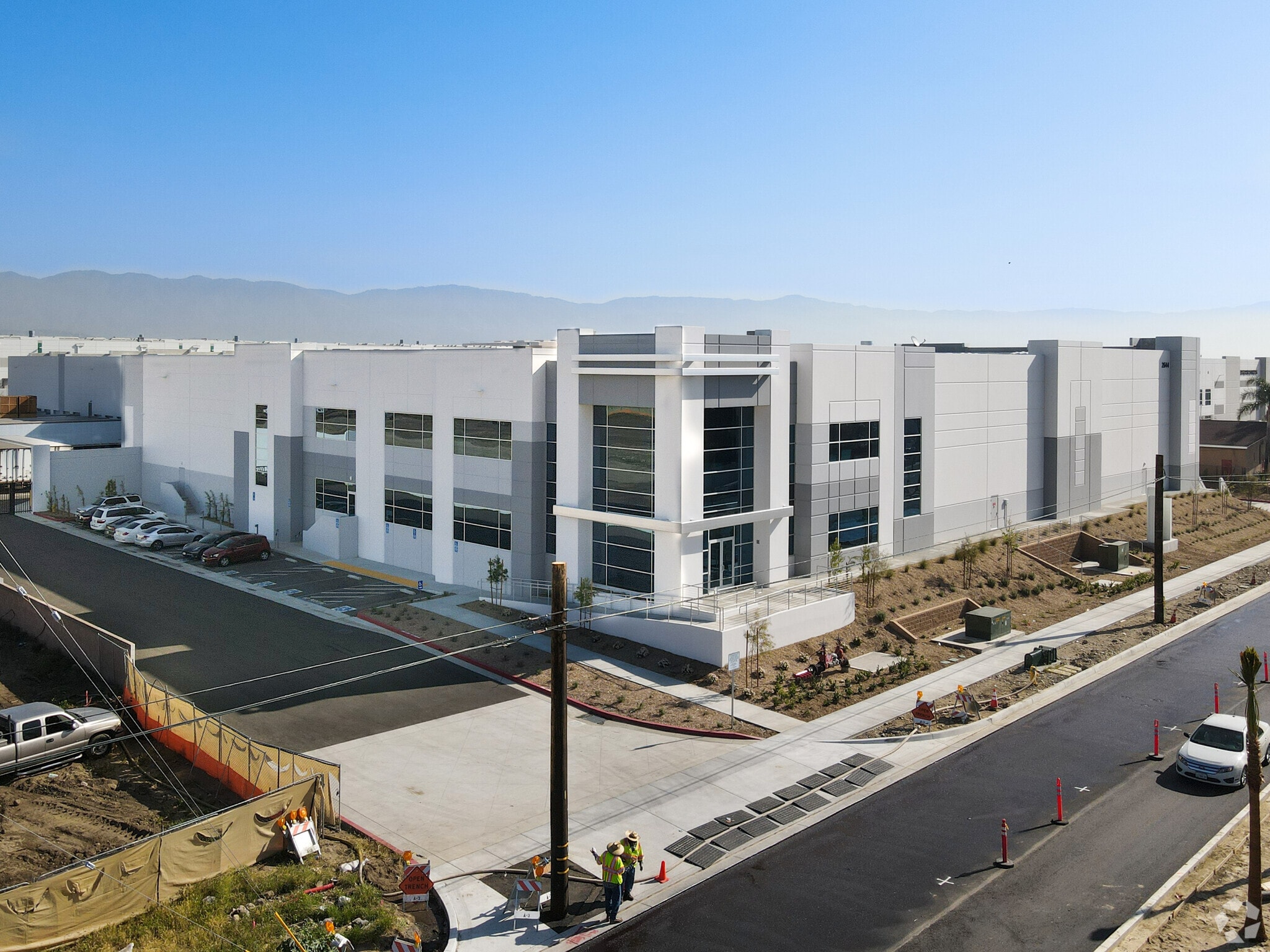 2646 W Base Line Rd, Rialto, CA for lease Primary Photo- Image 1 of 8