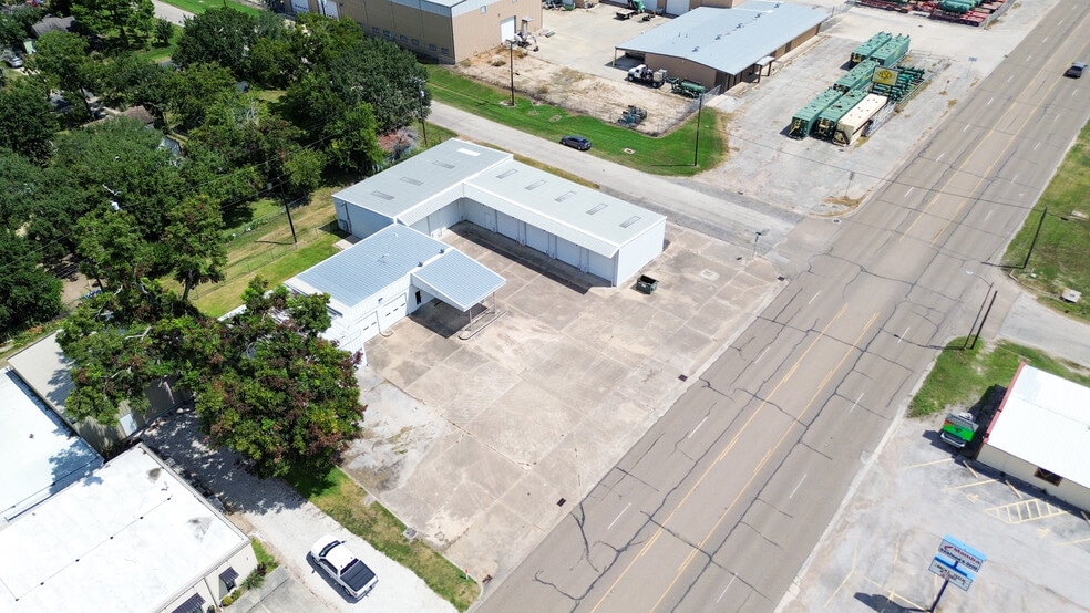 619 E Jackson St, El Campo, TX for sale - Building Photo - Image 2 of 52