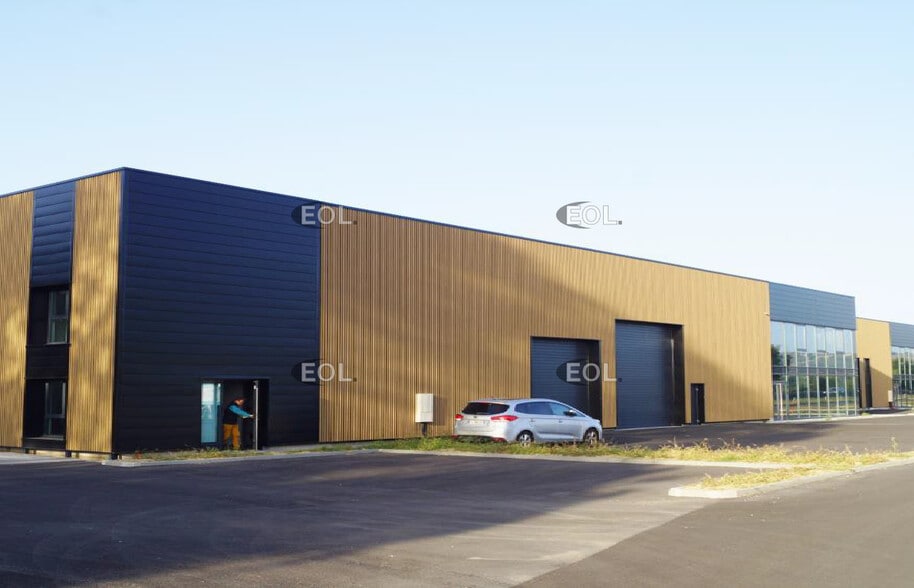 Flex in Ambérieux for lease - Building Photo - Image 3 of 6