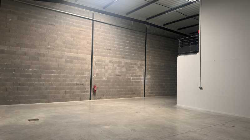 Flex in Genay for lease - Interior Photo - Image 3 of 4