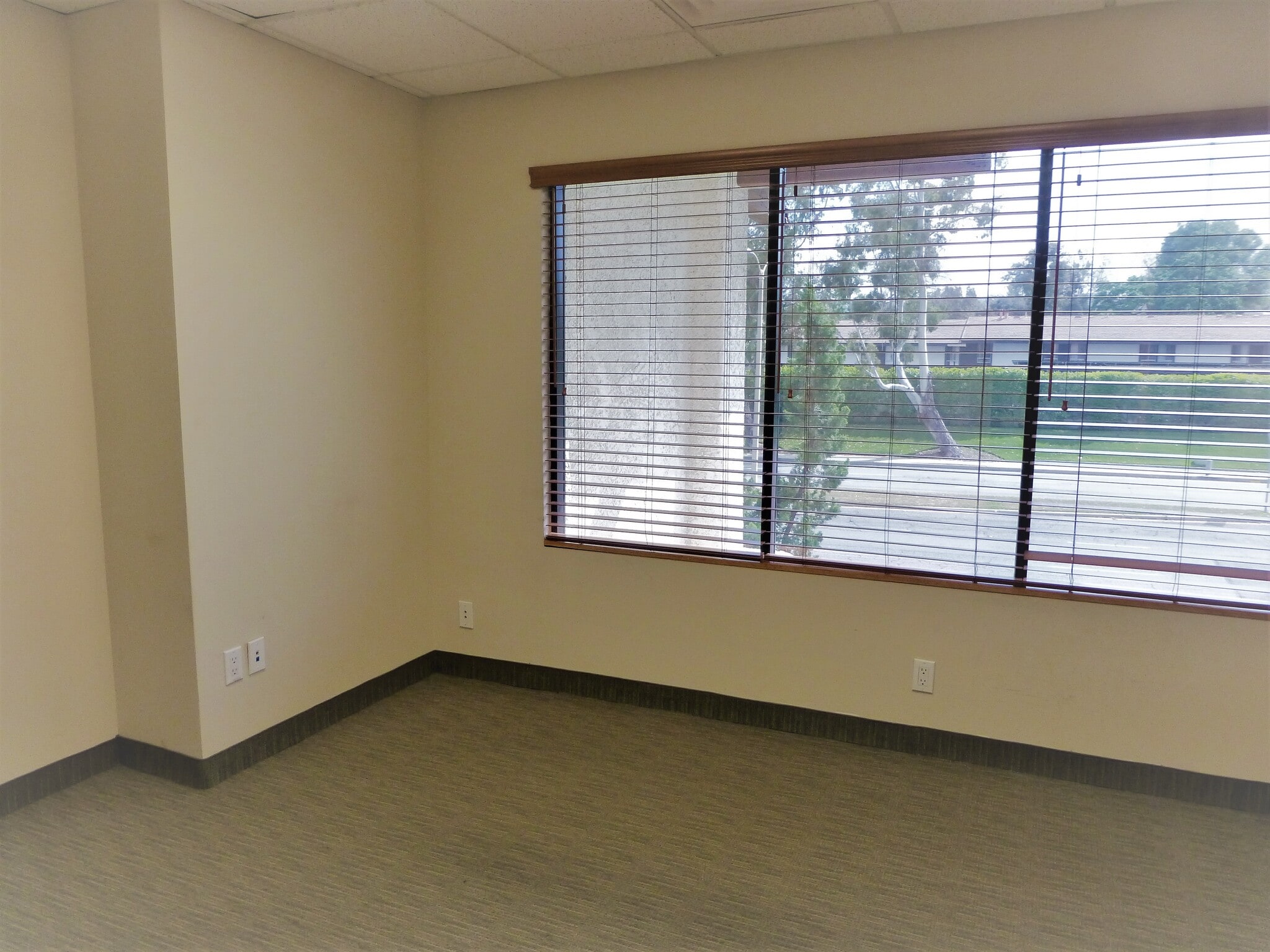 Central Westlake Village- Abundant parking, Westlake Village, CA for lease Interior Photo- Image 1 of 4