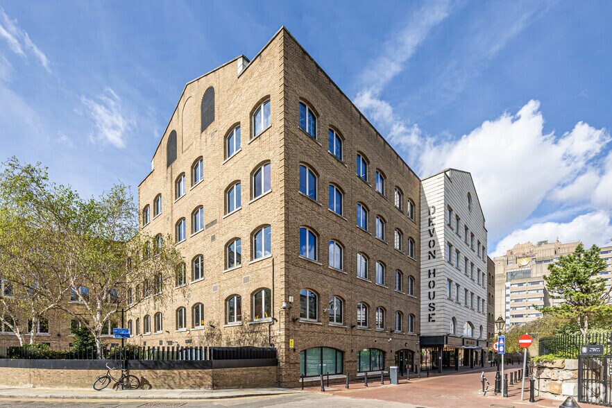 58 St. Katharines Way, Londres à louer - Photo principale - Image 1 de 10