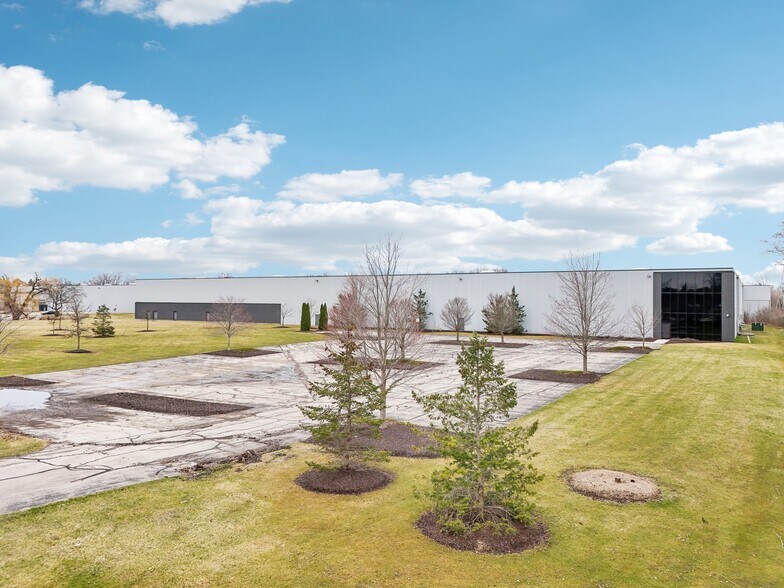 5201-5401 W Donges Bay Rd, Mequon, WI à louer - Photo du bâtiment - Image 3 de 11