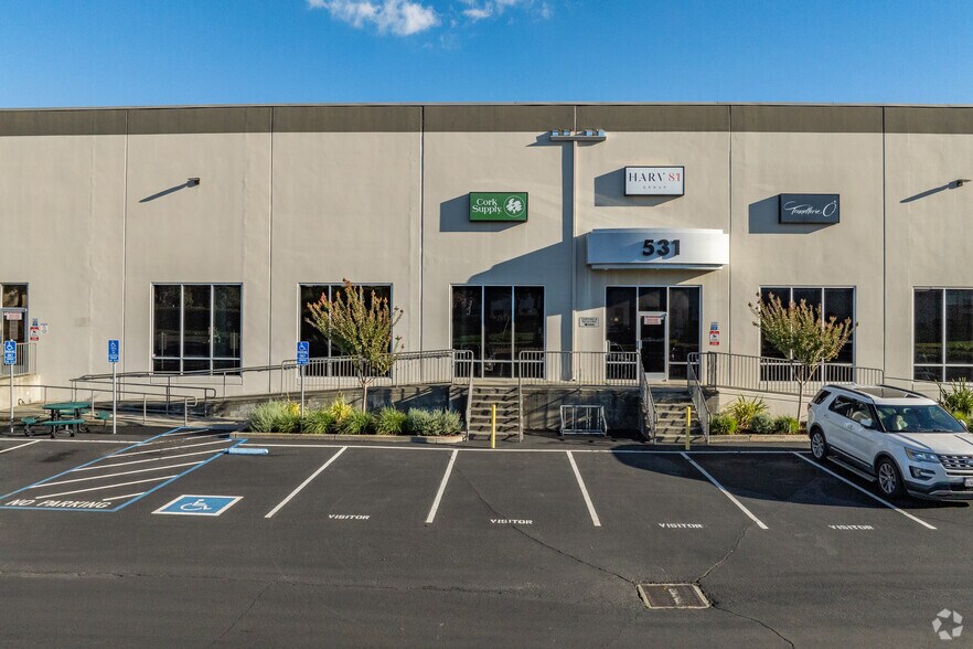 521-531 Stone Rd, Benicia, CA à louer - Photo du bâtiment - Image 2 de 4