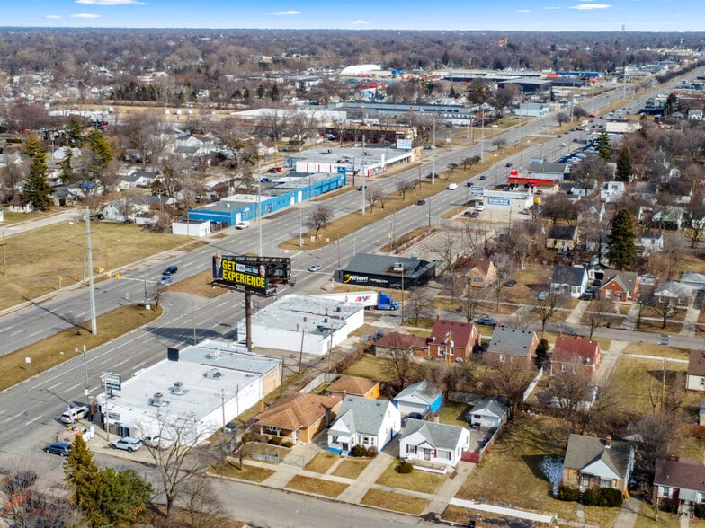 12744 E 8 Mile Rd, Detroit, MI à vendre - Photo du bâtiment - Image 3 de 47