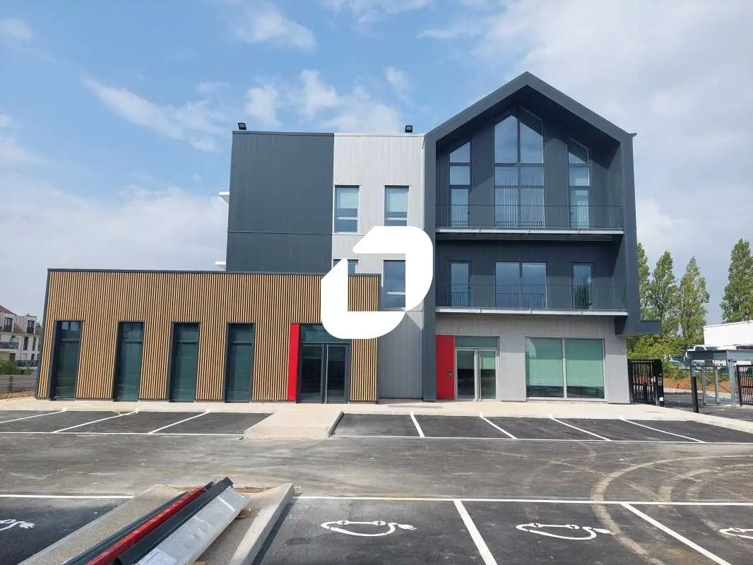 Office in Plaisir for lease Building Photo- Image 1 of 19