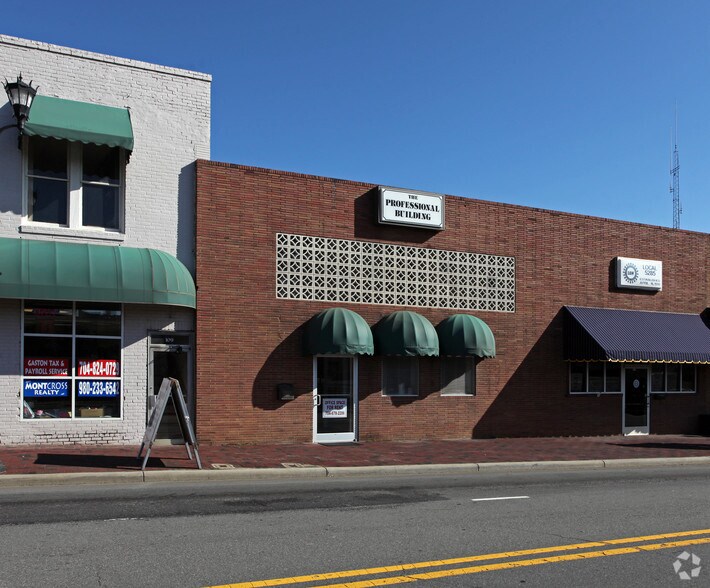 111 E Charlotte Ave, Mount Holly, NC for sale - Primary Photo - Image 1 of 6