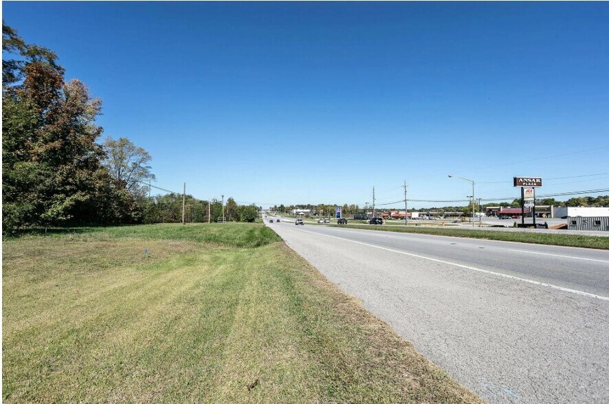 2393 S DIXIE Blvd, Radcliff, KY for sale - Building Photo - Image 3 of 5