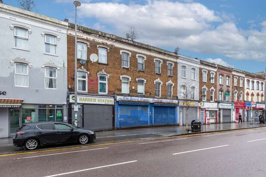 555-557 High Rd, Londres à vendre - Photo du bâtiment - Image 1 de 3