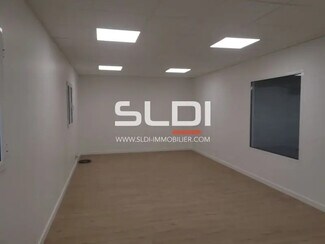 Plus de détails pour Local d'activités à louer