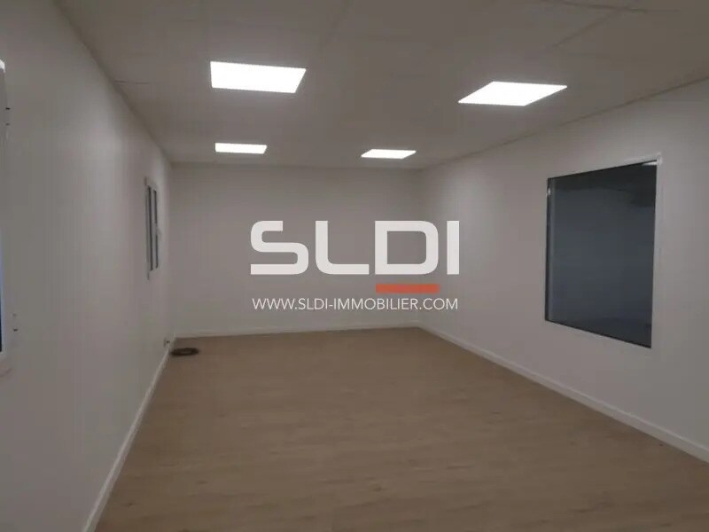 Flex in Vaulx-Milieu for lease Interior Photo- Image 1 of 10