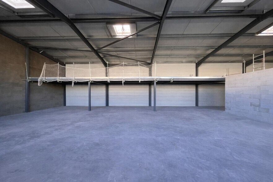 Flex dans La Crau à louer - Photo du bâtiment - Image 2 de 15