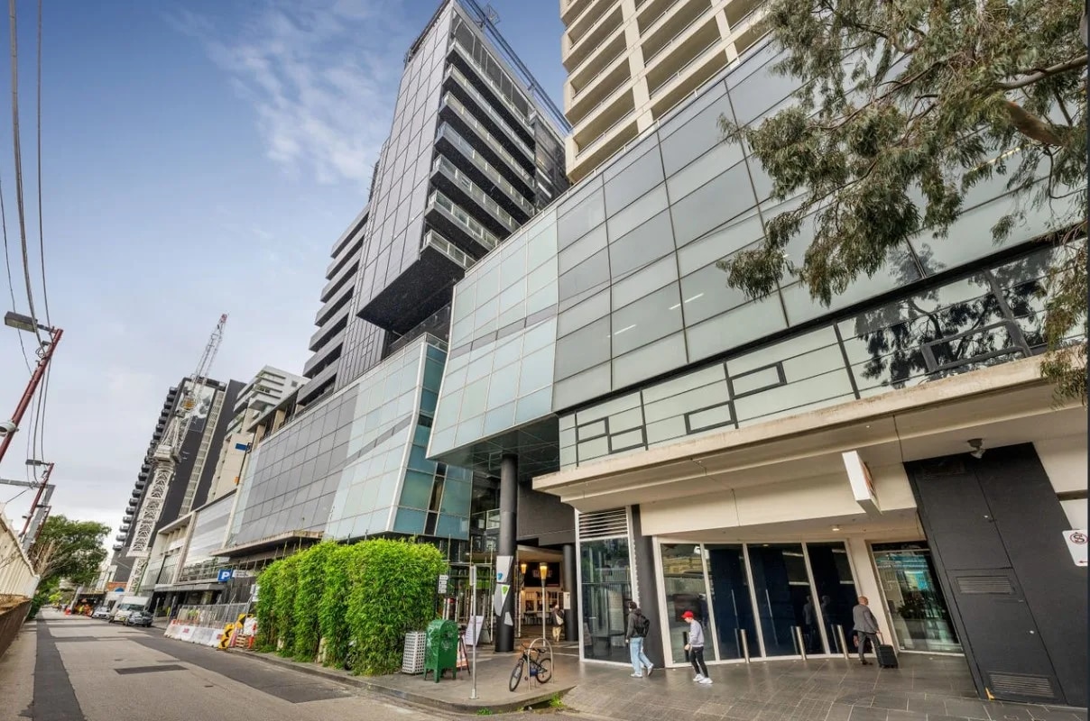 9 Yarra St, South Yarra for lease Primary Photo- Image 1 of 3