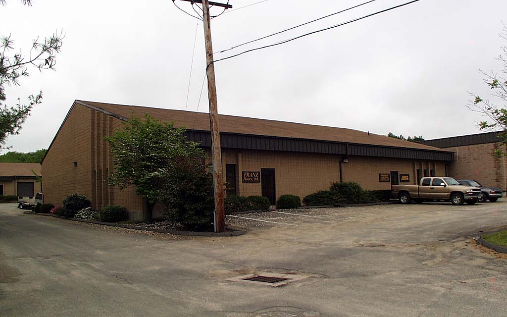 2056 Thomaston Ave, Waterbury, CT for lease Primary Photo- Image 1 of 3