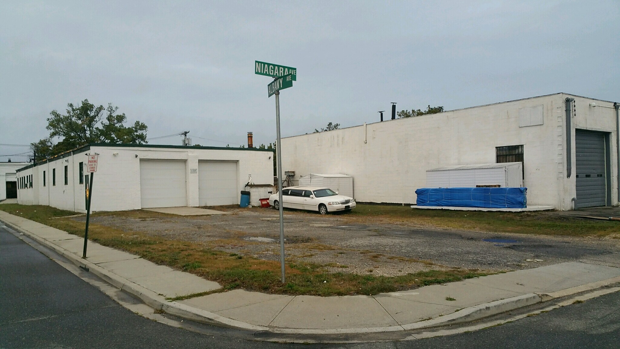 111 Albany Ave, Freeport, NY à vendre Photo du bâtiment- Image 1 de 1