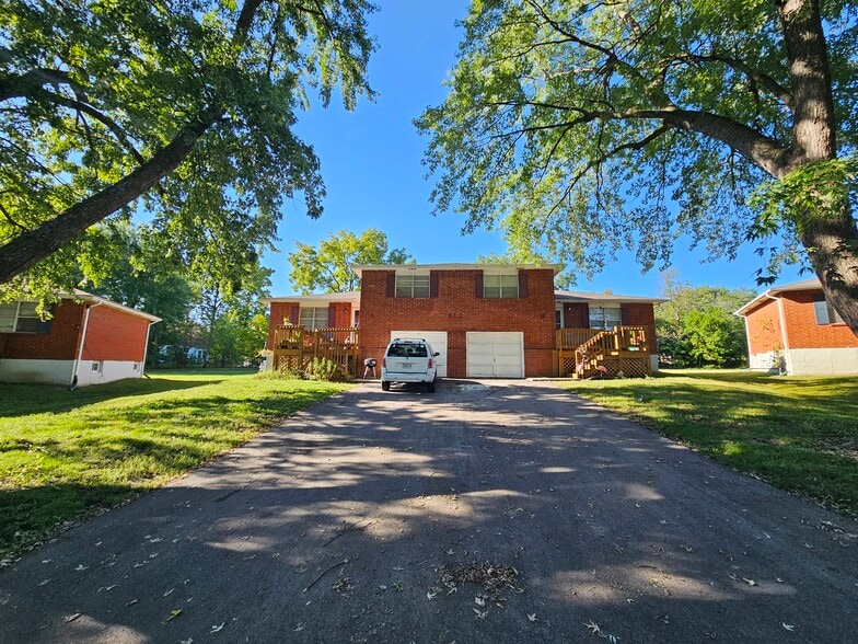 512 NE Florence Ave, Lee's Summit, MO à vendre - Photo principale - Image 1 de 1