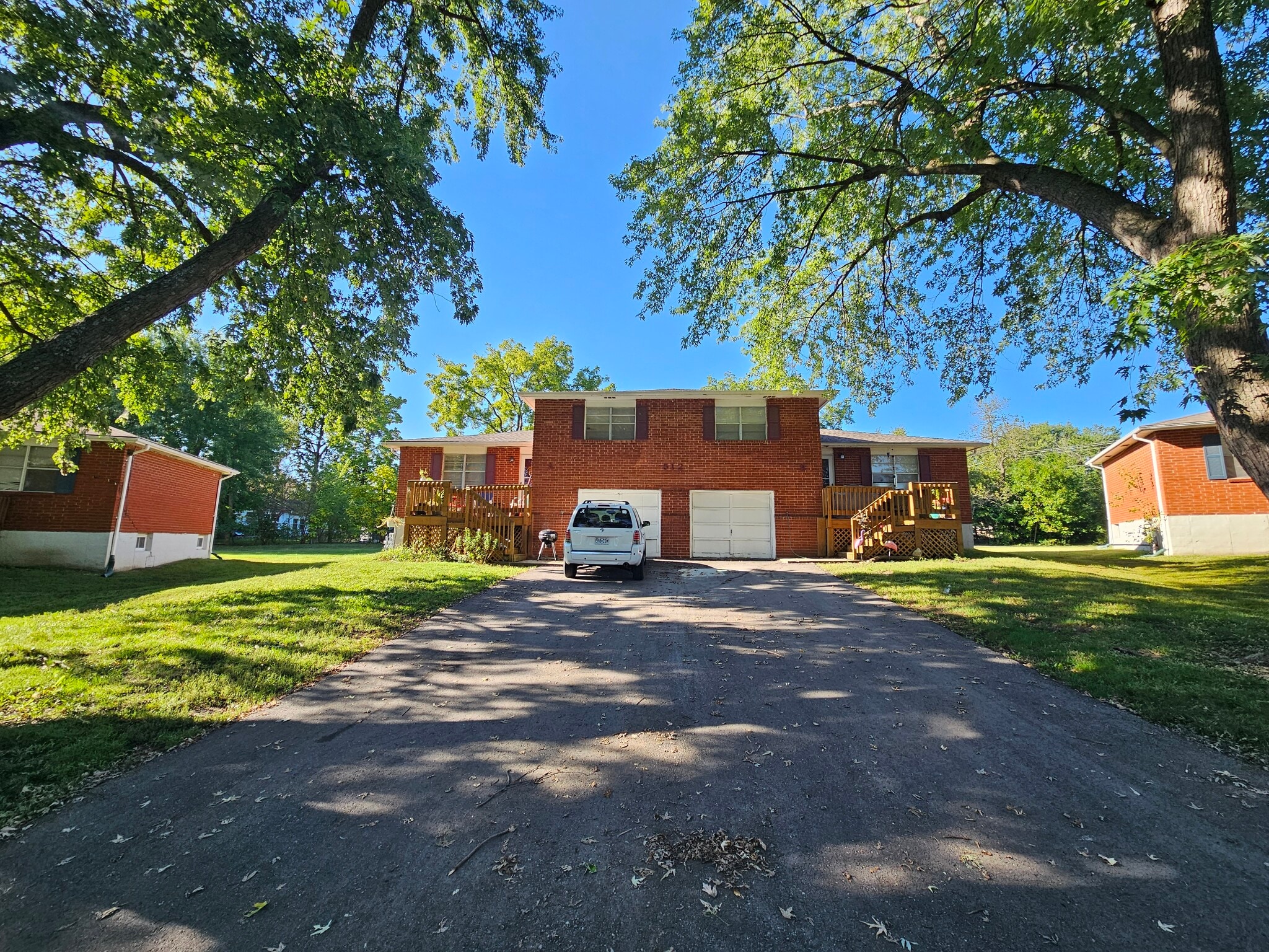 512 NE Florence Ave, Lee's Summit, MO for sale Primary Photo- Image 1 of 2