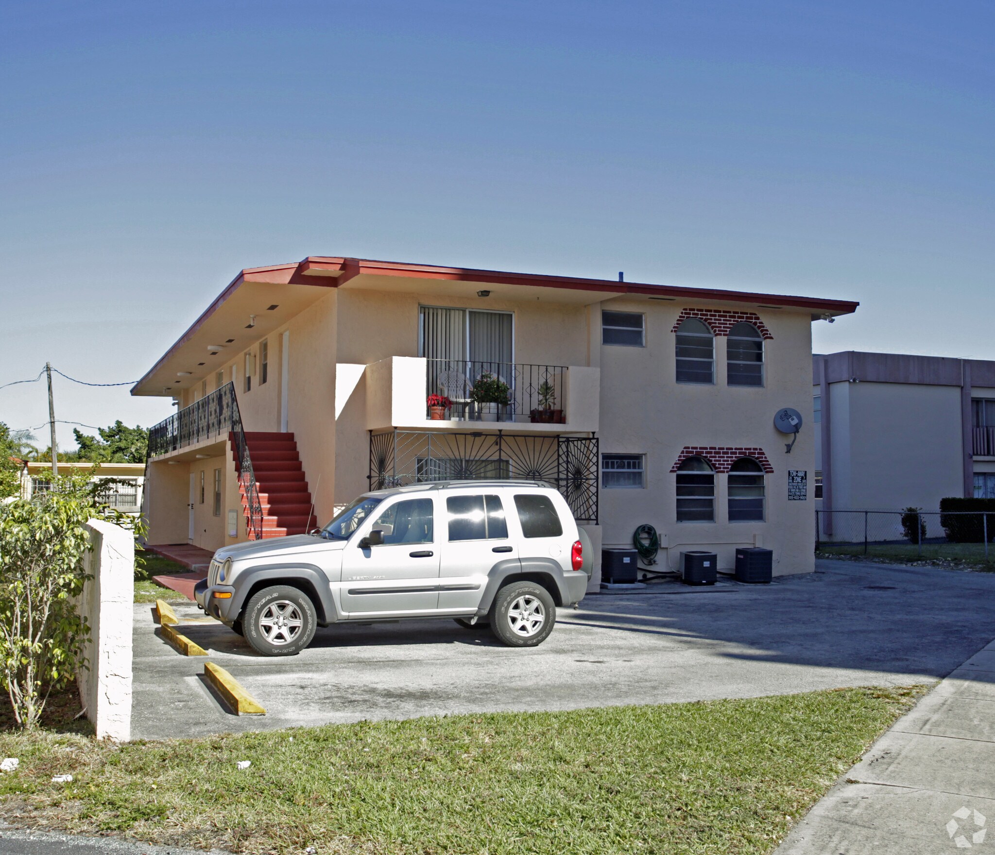 6373 SW 8th St, West Miami, FL à vendre Photo principale- Image 1 de 5