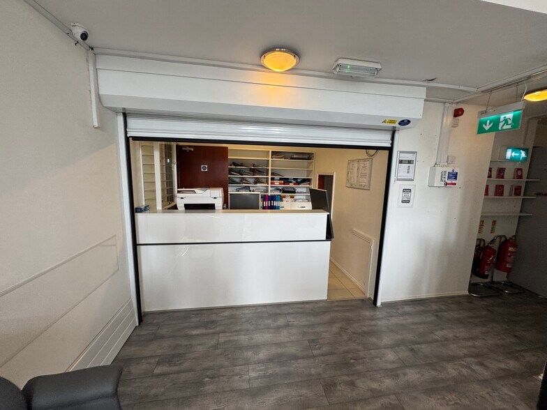 High Street, Londres à vendre - Photo du bâtiment - Image 3 de 5