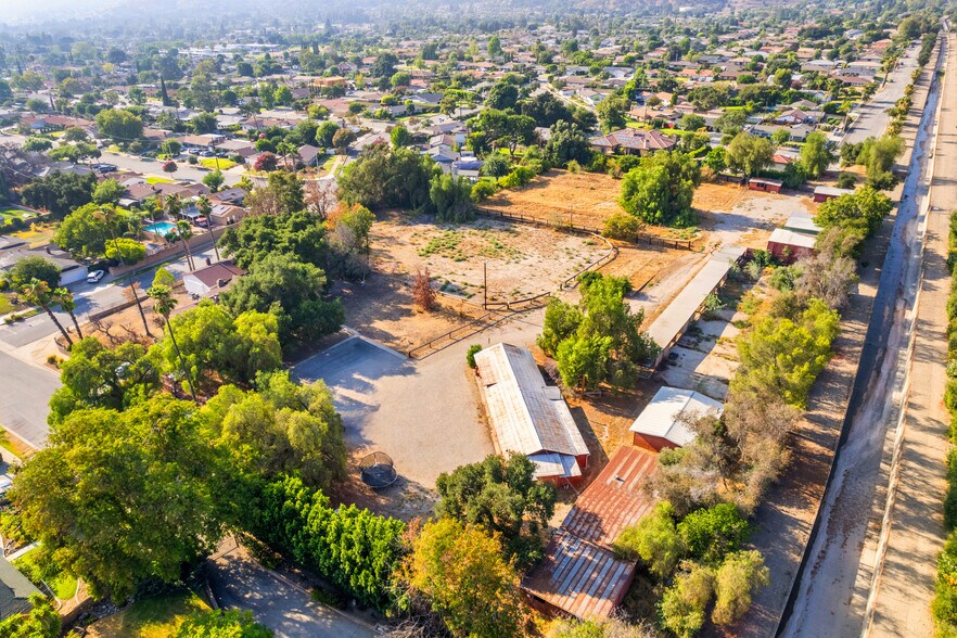 1449 E Bennett Ave, Glendora, CA à vendre - Photo du bâtiment - Image 2 de 42