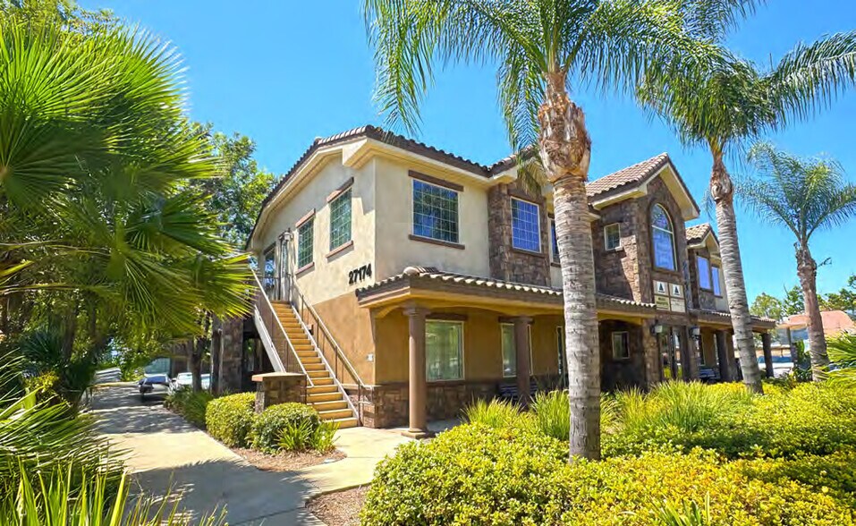 27174 Newport Rd, Menifee, CA à vendre - Photo du bâtiment - Image 2 de 7