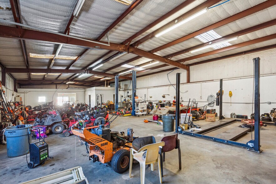 2140 Canton Rd, Marietta, GA à vendre - Photo intérieure - Image 3 de 5