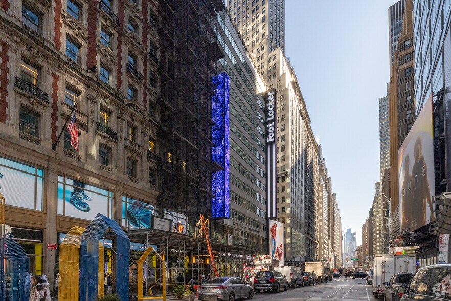 1460 Broadway, New York, NY à louer - Photo du bâtiment - Image 2 de 26