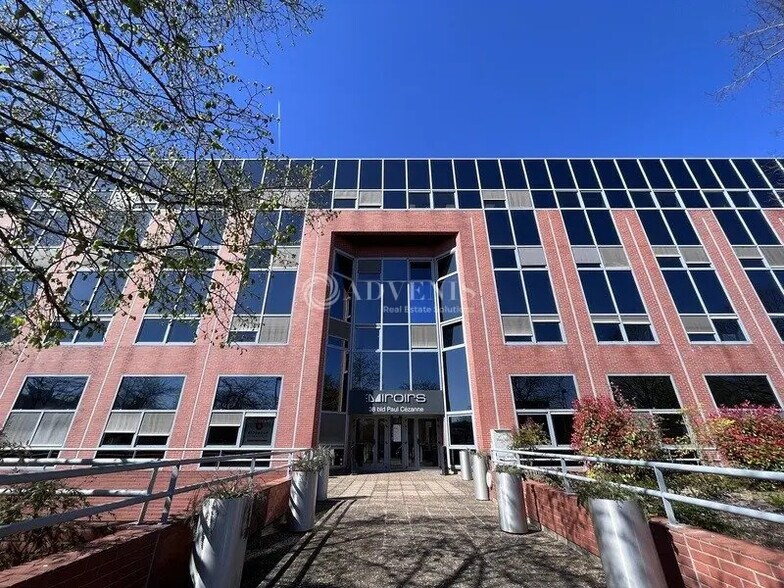 Bureau dans Guyancourt à louer - Photo du bâtiment - Image 2 de 7