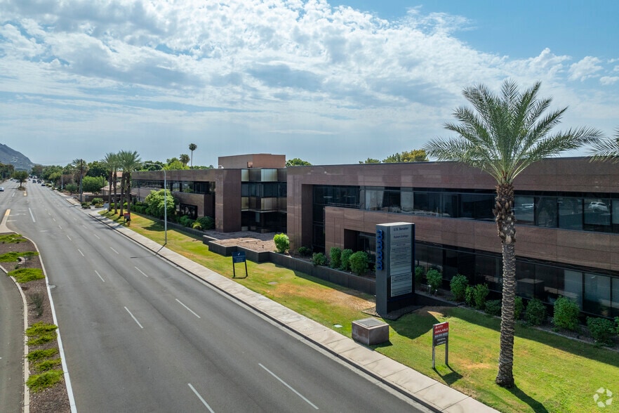3333 E Camelback Rd, Phoenix, AZ for lease - Building Photo - Image 3 of 6