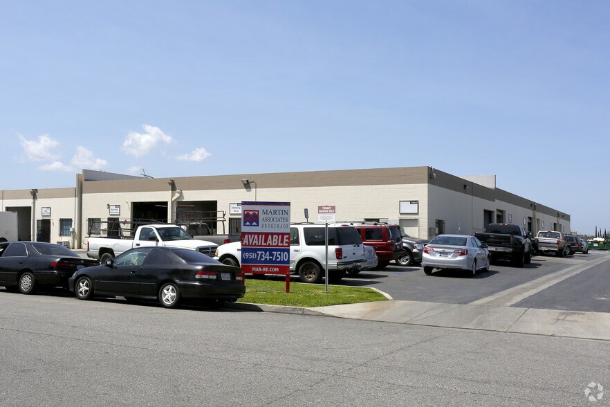 1660-1674 Industrial Ave, Norco, CA à louer - Photo du bâtiment - Image 2 de 3