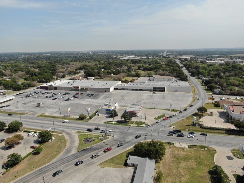 3304-3328 Denton Hwy, Haltom City, TX for lease - Building Photo - Image 2 of 11