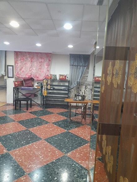 Retail in Cáceres, Cáceres for lease - Building Photo - Image 2 of 40