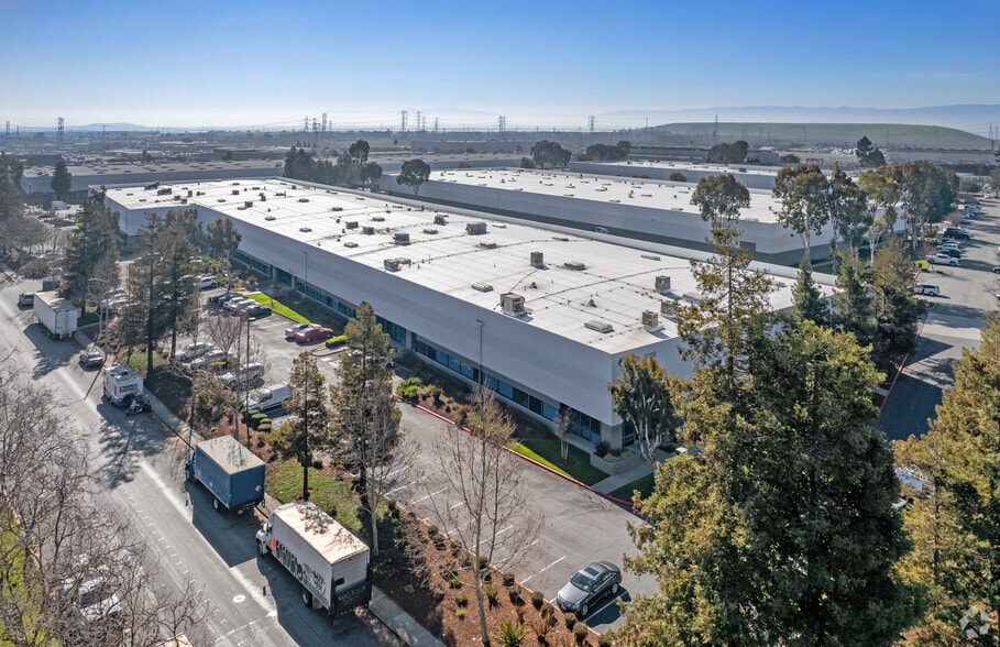 6070-6100 Stewart Ave, Fremont, CA for lease - Building Photo - Image 2 of 8