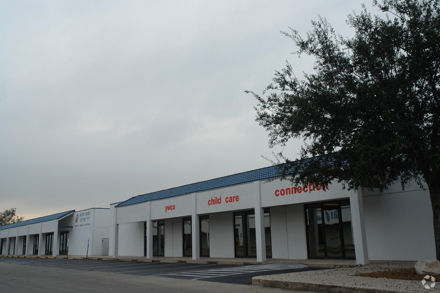 4639 Corona Dr, Corpus Christi, TX for lease - Building Photo - Image 2 of 10