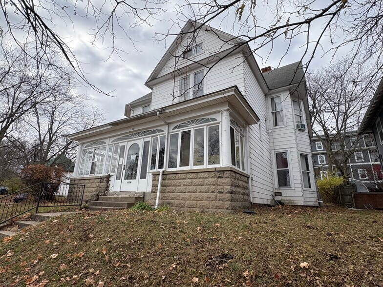 401 N Salisbury St, West Lafayette, IN à vendre - Photo du bâtiment - Image 3 de 52