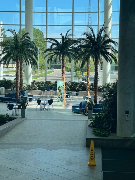 RXR Plz, Uniondale, NY for lease - Building Photo - Image 2 of 6