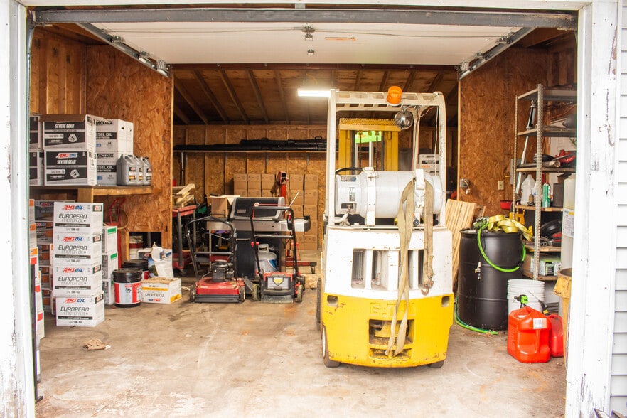 8 Englewood St, Webster, MA for sale - Building Photo - Image 2 of 55