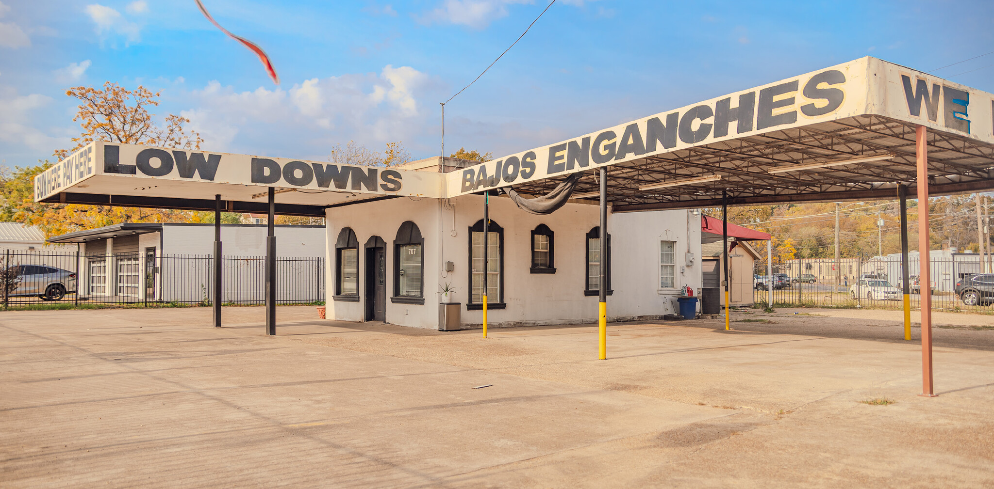 711 Fort Worth Ave, Dallas, TX for lease Primary Photo- Image 1 of 6