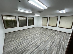 8700 SW Barbur Ct, Portland, OR for lease Interior Photo- Image 1 of 2